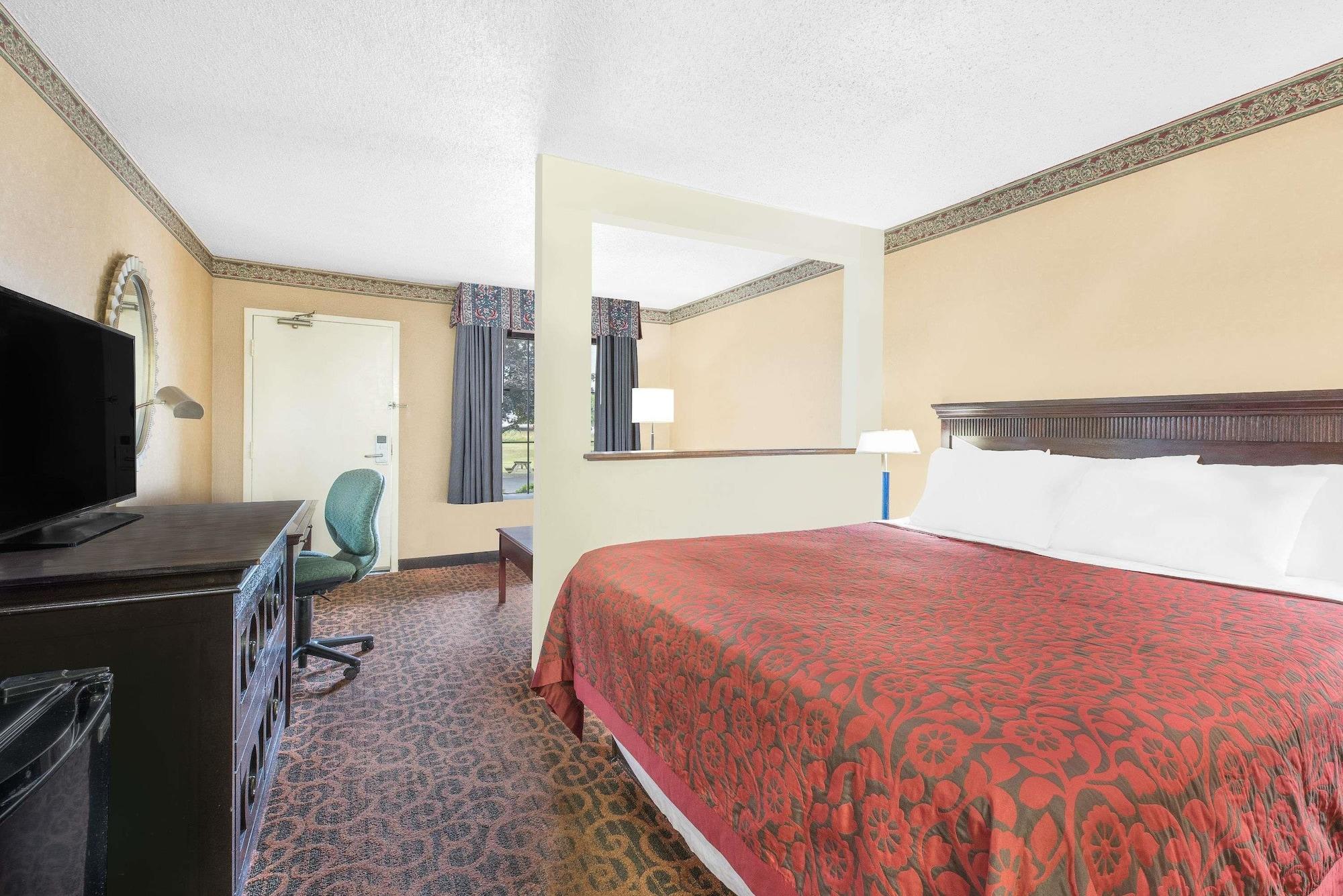 Days & By Wyndham Hotel York